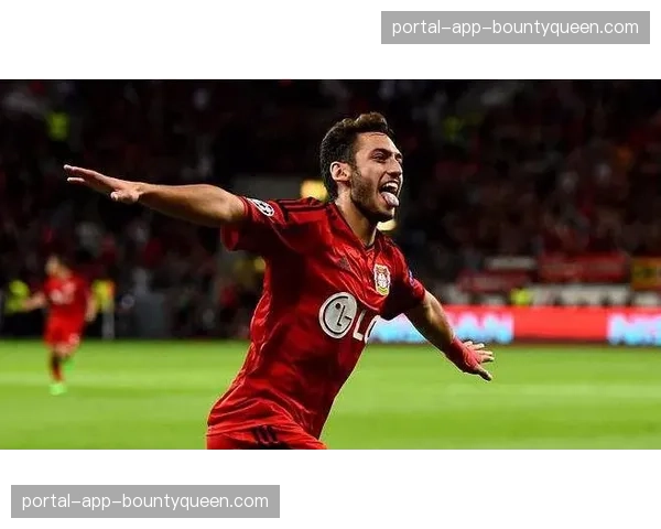 训练后加练任意球,恰尔汗奥卢独自留在球场半小时 训练后加练任意球,恰尔汗奥卢独自留在球场半小时