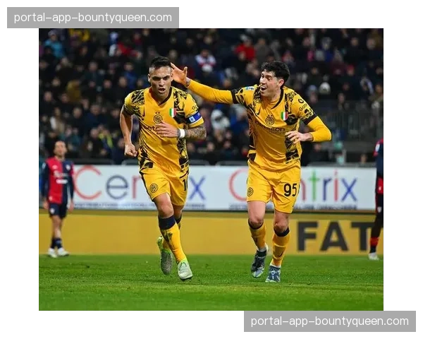 现场:劳塔罗点射破门后冲向角旗区庆祝,国际米兰北看台响起“队长”呼声