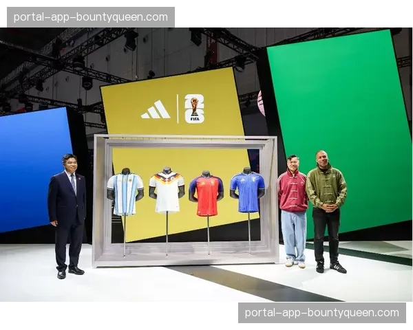 专访阿迪达斯足球品类总监：详解2026决赛用球“伦敦之光”的环保科技